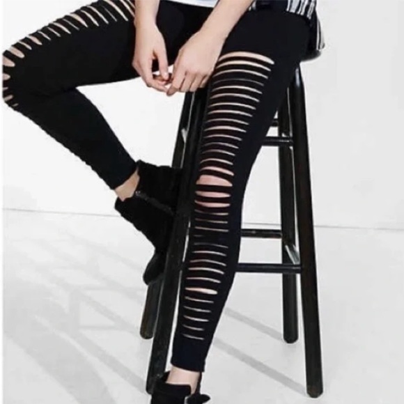 Express distressed leggings. Leggings with slits. Woman’s size is petite large - Picture 4 of 14